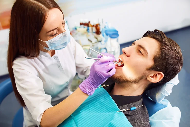 Choisir un spécialiste : Quand consulter un endodontiste ?