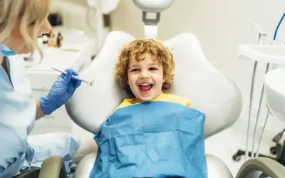 Le premier rendez-vous chez le dentiste : comment le rendre amusant pour votre enfant